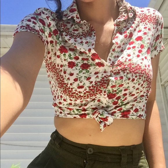 Petite Rose button up Crop Top - Picture 1 of 3